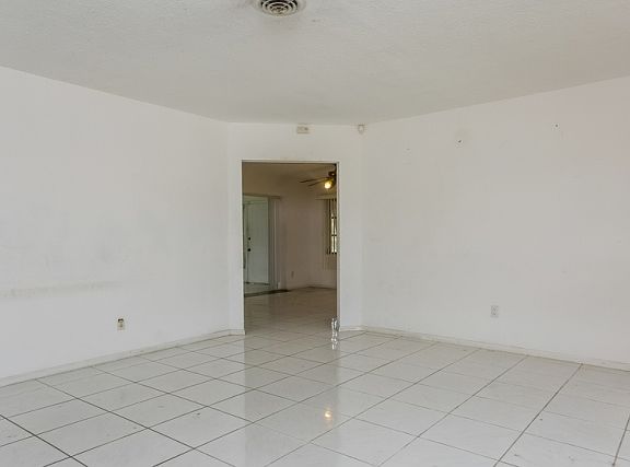 3rd image of 4111 NW 45th Ave