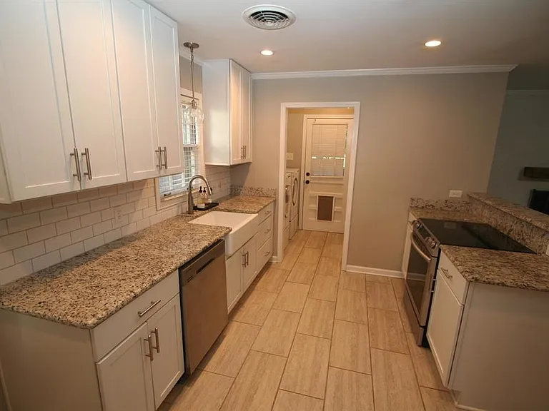 1588 Dorset Dr — Photo 5