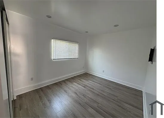 119 W Century Blvd — Photo 8