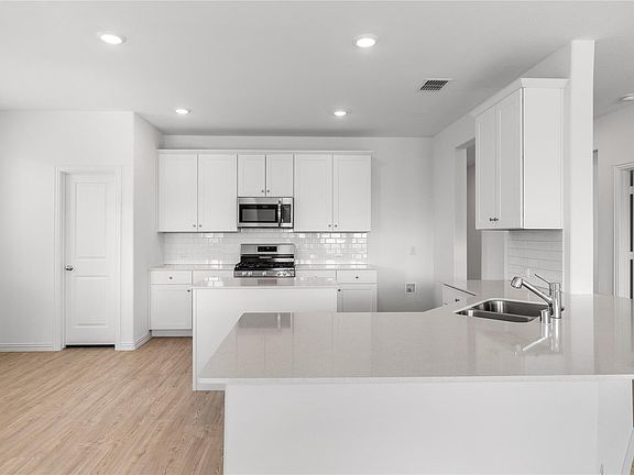 5th image of 1304 Rousseau Dr