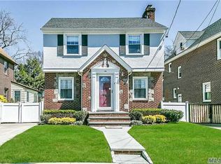 180 Andrews Rd, Mineola, NY 11501