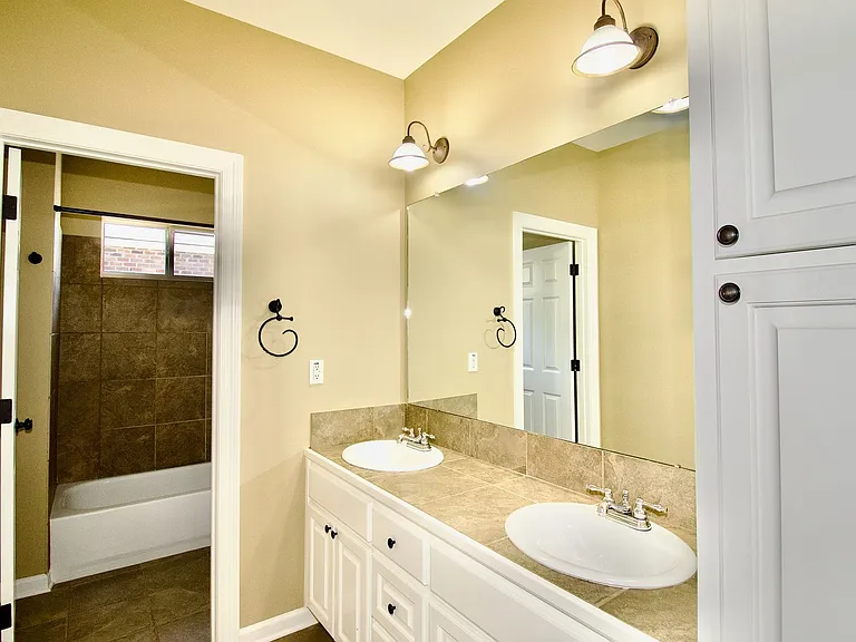 2166 Hillridge Ave — Photo 6