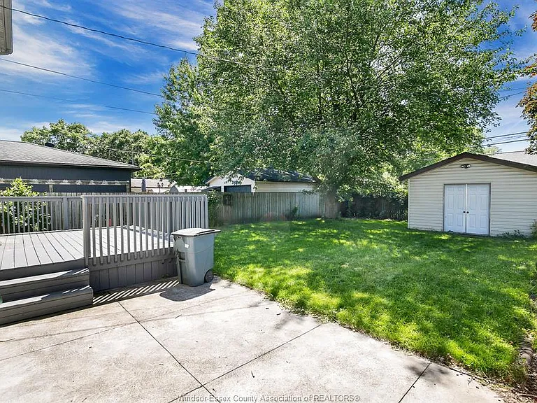 3964 Whitney Ave — Photo 40