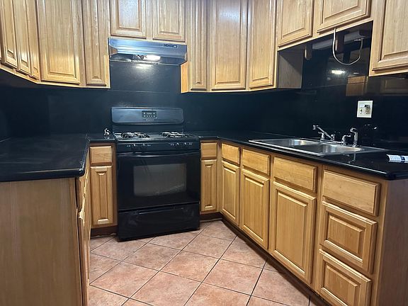 5th image of 1138 Sesmas St