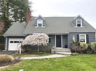 61 Nursery St, Locust Valley, NY 11560