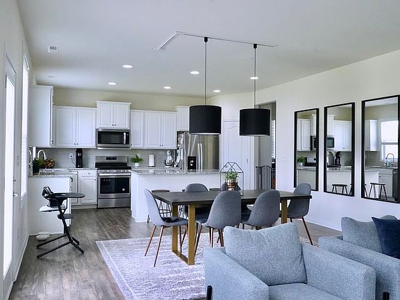 4th image of 1074 Autumn Crest Ln