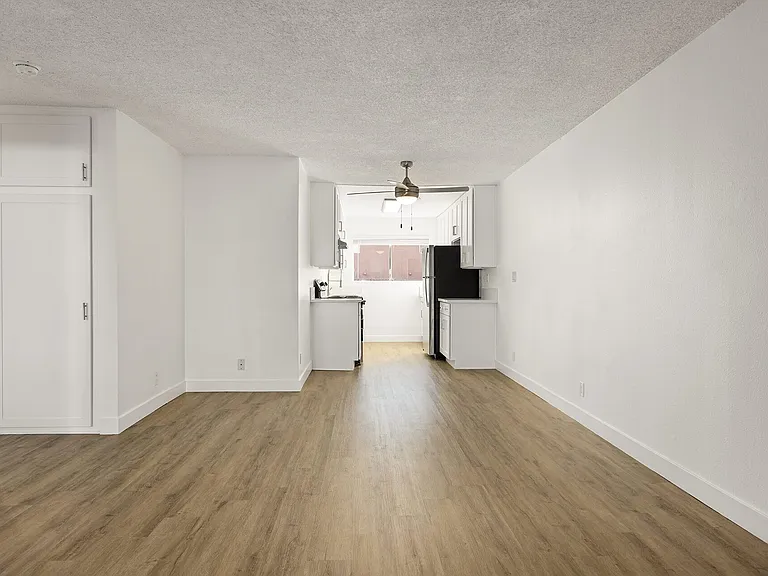 Valle at 9121 Kenwood — Photo 5