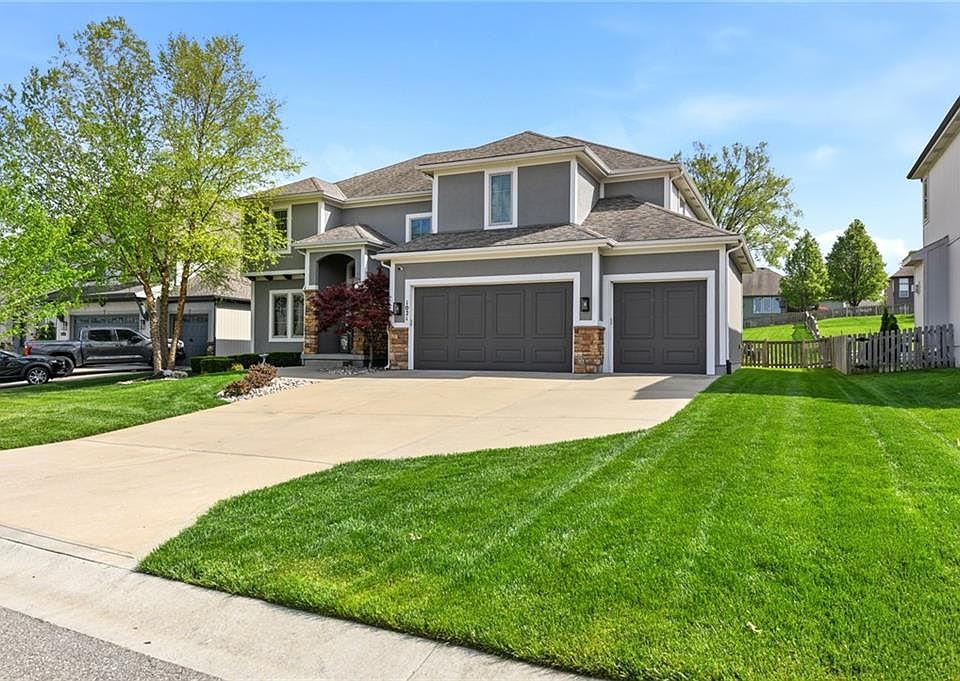 1st image of 1021 SW Drake Cir