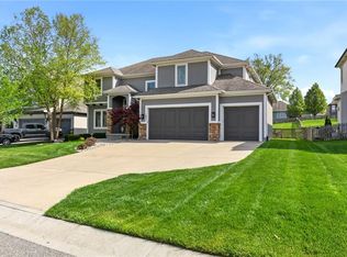 1021 SW Drake Cir, Lees Summit, MO 64082