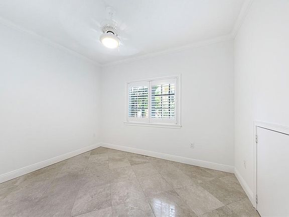 4th image of 504 SE 7th St APT 201