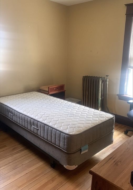2nd image of 420 Herschel St #4