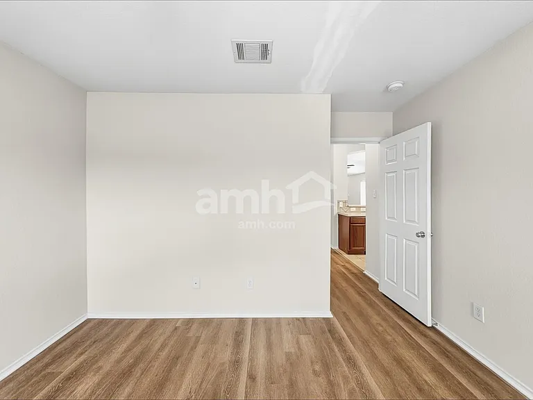 2288 Green Meadows Ln — Photo 9