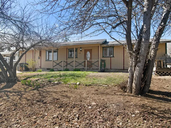 712 SW 1st St, Madras, OR 97741