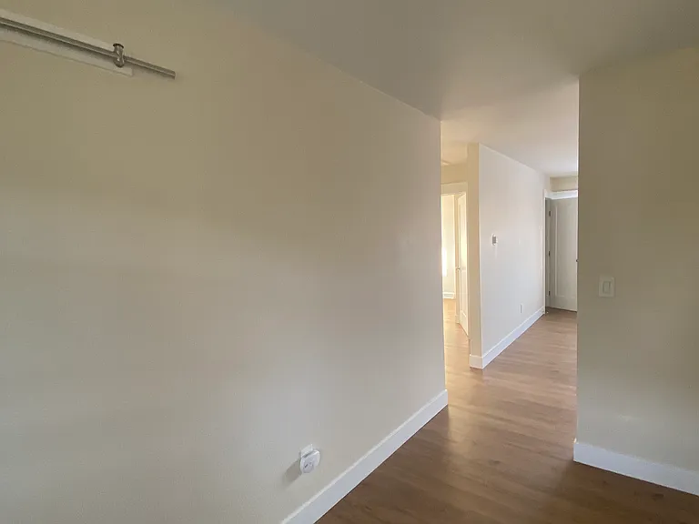935 6th St #4 — Photo 9