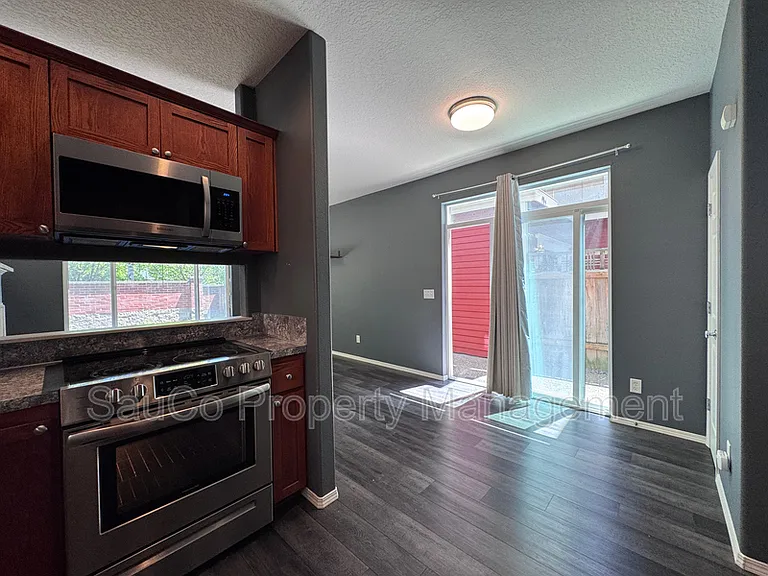 948 SE Elina Ave — Photo 11