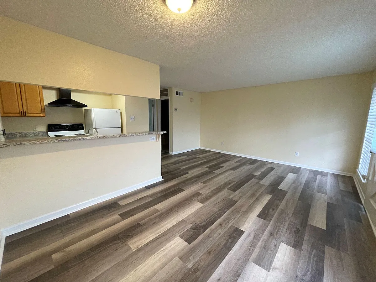 Open living area - 724 S 1st St #B-14