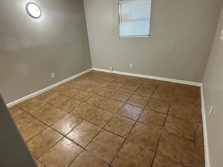 2851 Sophia St — Photo 56
