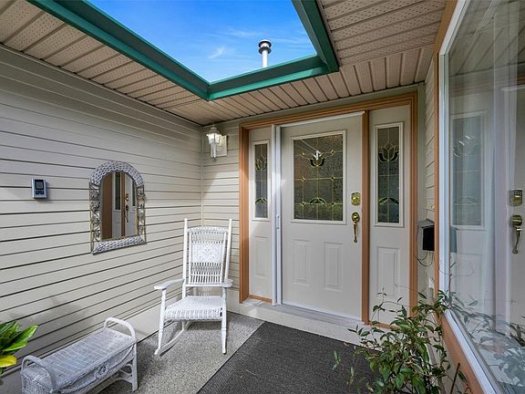 3rd image of 6000 Saint Anns Dr #18