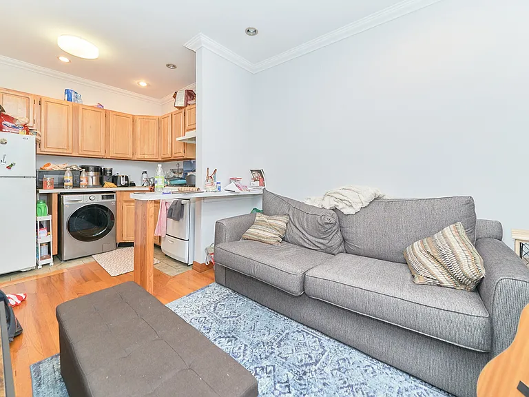 790 9th Ave #5R — Photo 2