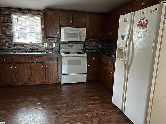 4th image of 207 Daytona Ln