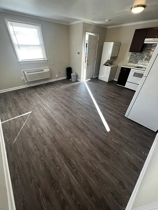 1 bed, 1.0 bath, $1,295 — Photo 2