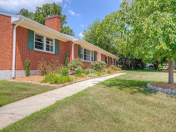 3rd image of 6908 Greenway Dr