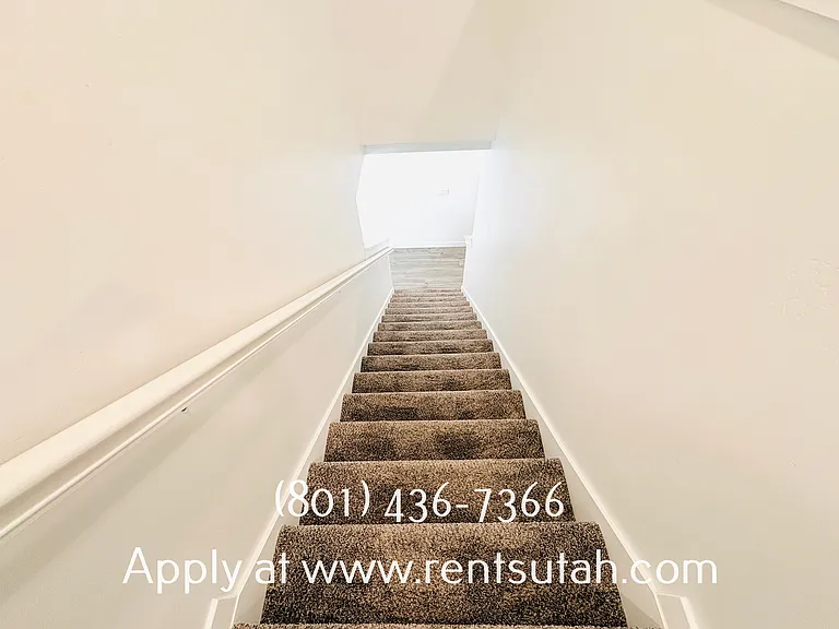 647 W Raintree Ln — Photo 35