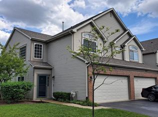 1026 Woodview Ct, Aurora, IL 60502