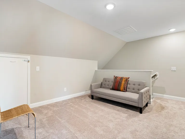 124 Bridge Point Cir — Photo 28