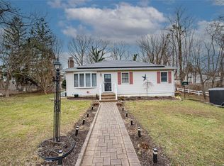 5 Giant Oak Dr W, Ridge, NY 11961