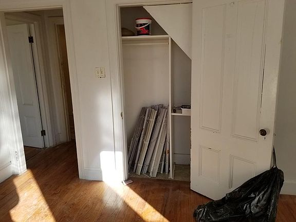 3rd image of 85 Essex St #2