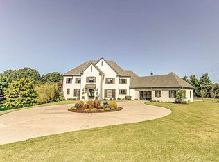 9966 Legends Dr, Germantown, TN 38139