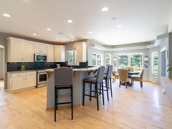 5th image of 771 Burr Oak Ln