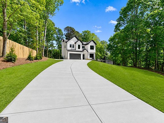 3rd image of 5019 Nichols Dr