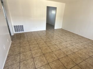 114 Washington Ave APT B, Bakersfield, CA 93308