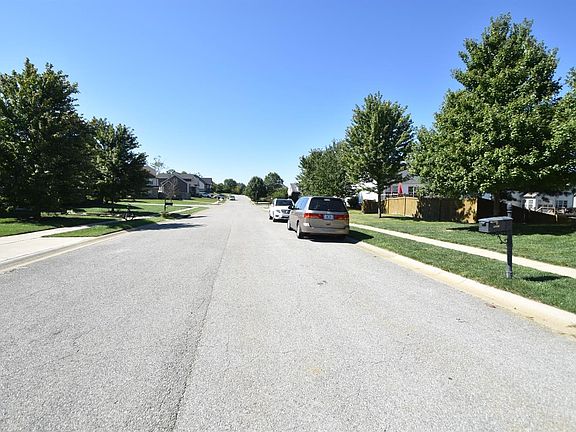 4th image of 2051 Elmwood Dr