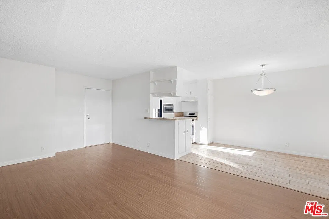 3 bed, 2.0 bath, 1500 sqft, $3,695 — Photo 3