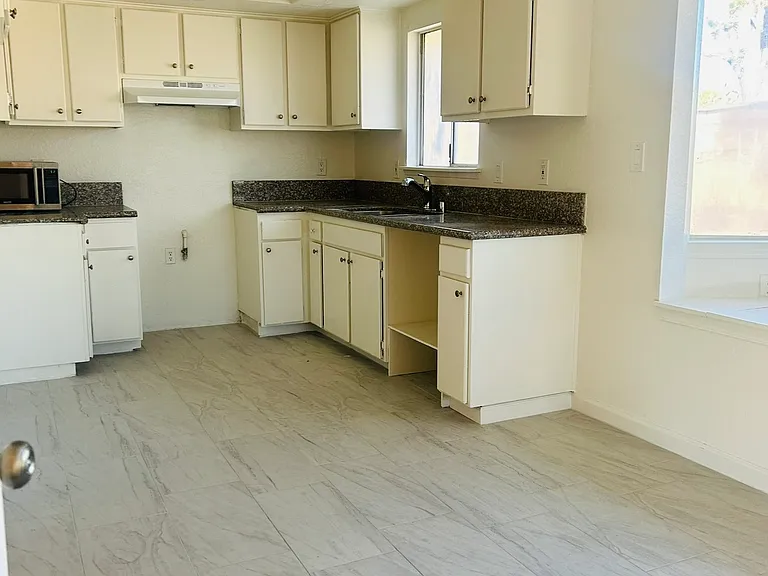 16421 Wells Fargo Ave — Photo 6