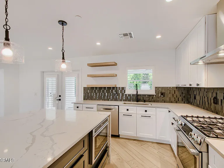 8318 E Sells Dr — Photo 9
