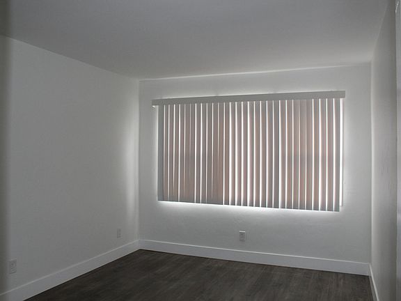 5th image of 4821 Iroquois Ave