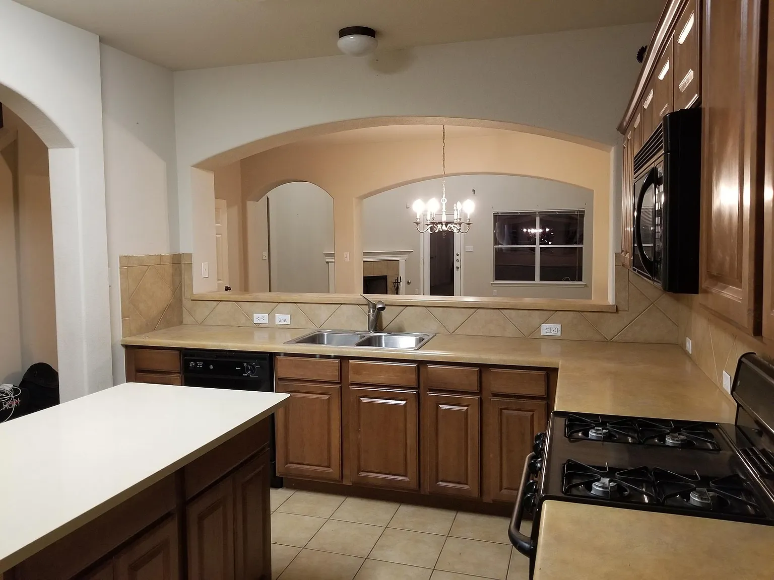 1443 Amberwood Loop — Photo 4