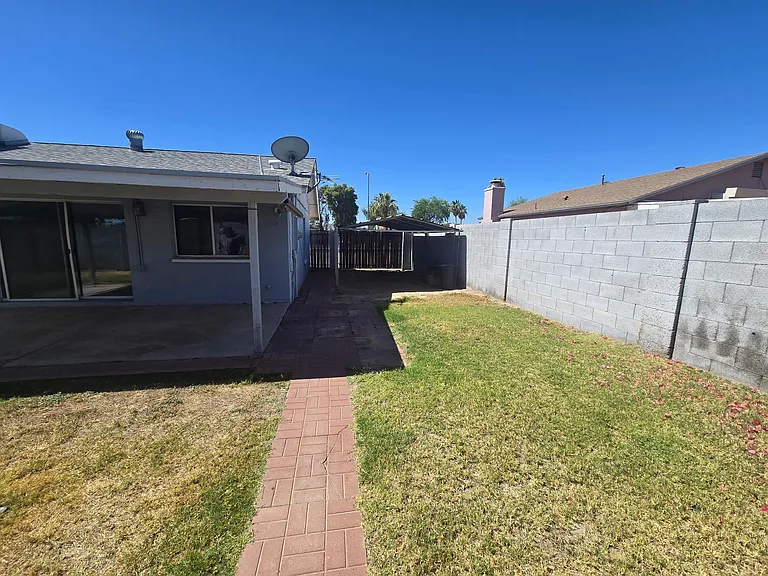 2932 E Pershing Ave — Photo 18