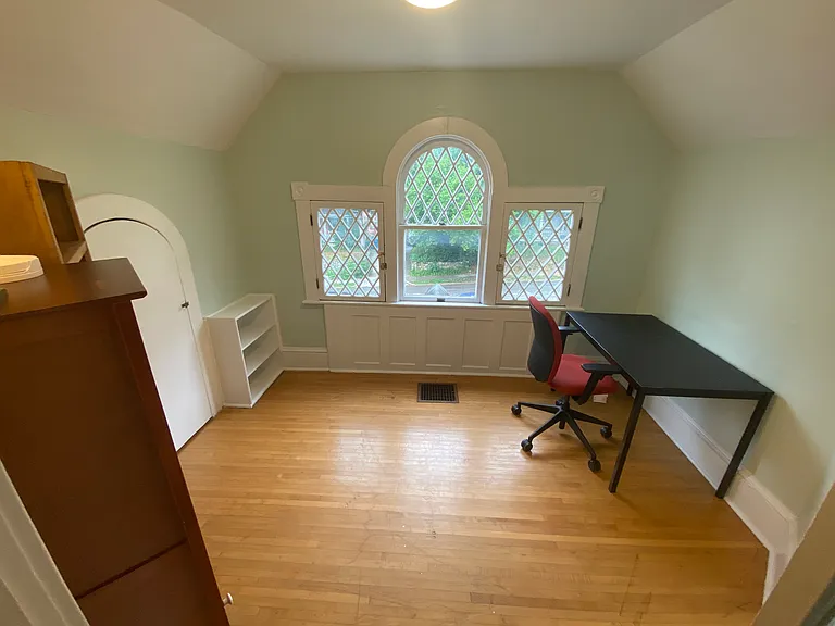520 King George Ave SW — Photo 32