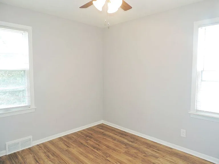 18201 Hazelwood Ave — Photo 7