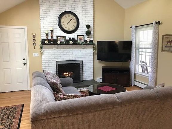 5th image of 98 Brewster Dr