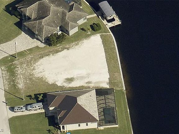 3rd image of 909 NW 36th Pl