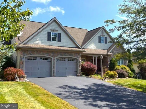 121 Copper Beech Ln, Womelsdorf, PA 19567