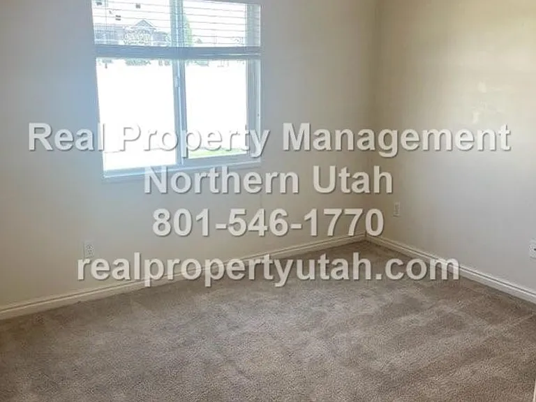 3120 W 525 N — Photo 7