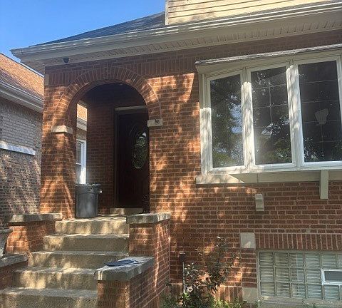 2nd image of 2565 N Erie St