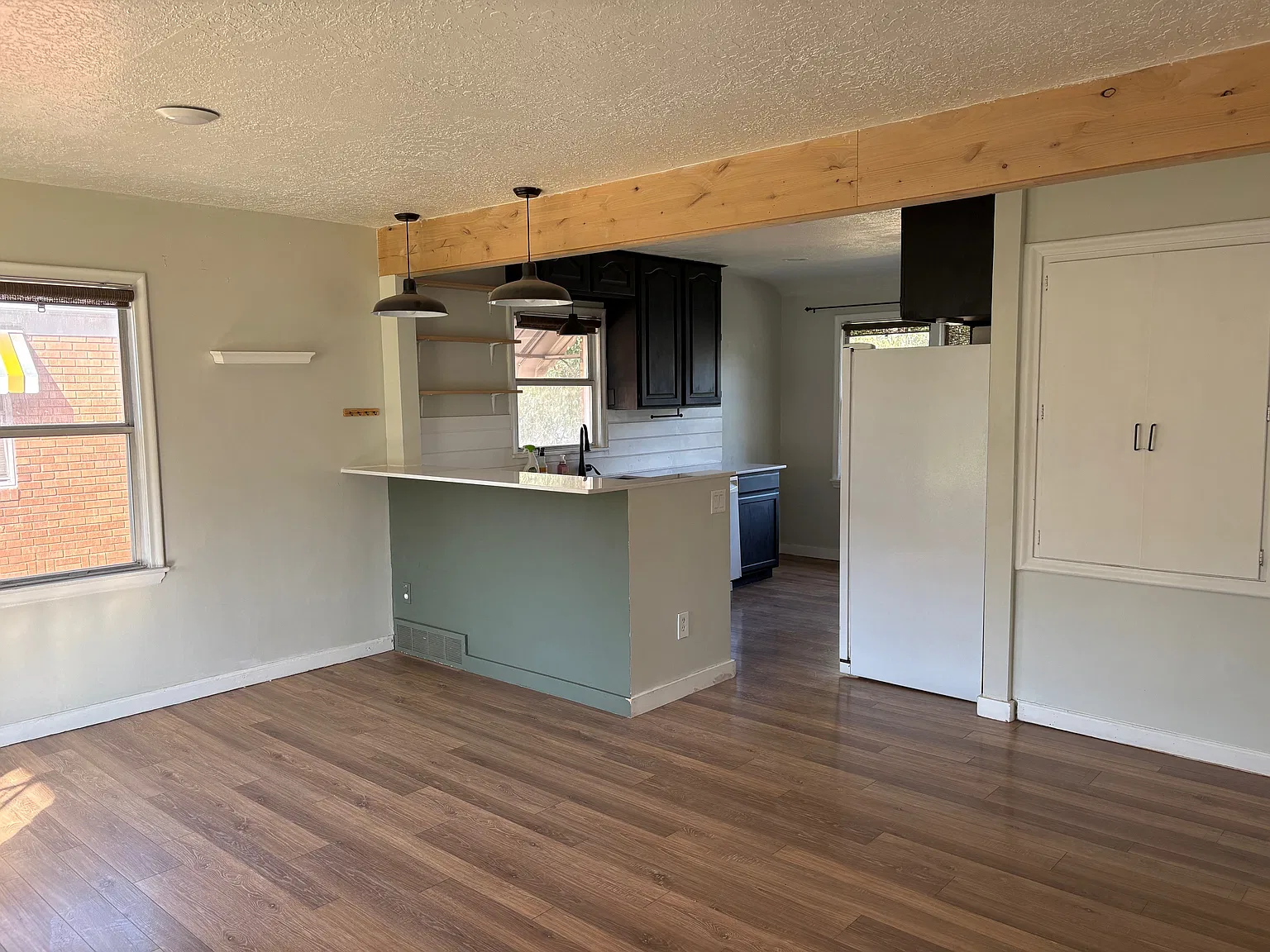 3 bed, 1590 sqft, $2,400 — Photo 2